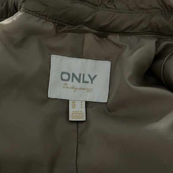 Only cropped puffer - Picture 3 of 5